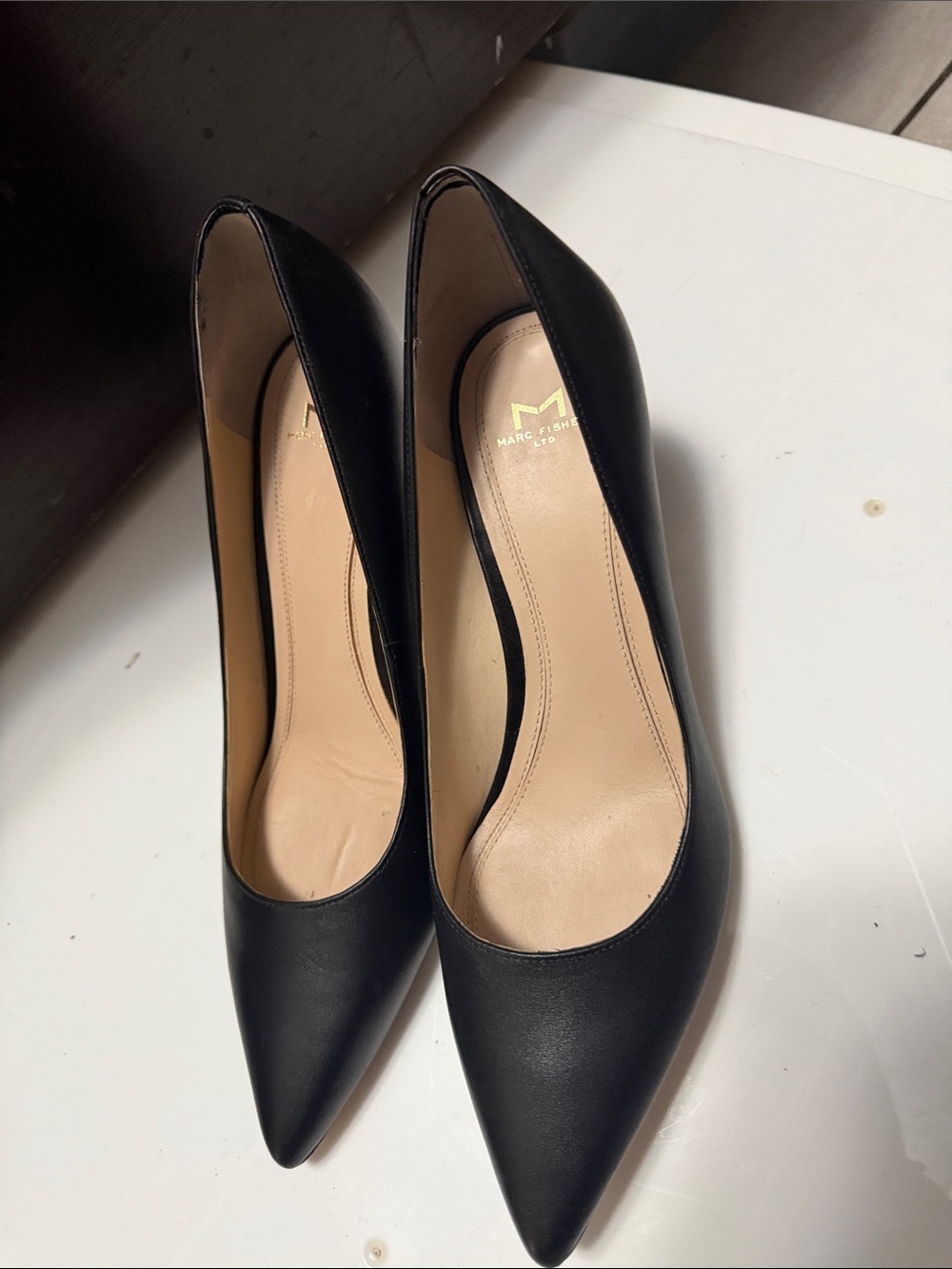Marc Fisher LTD Pointed Toe Block Heel Pumps in Black US 9